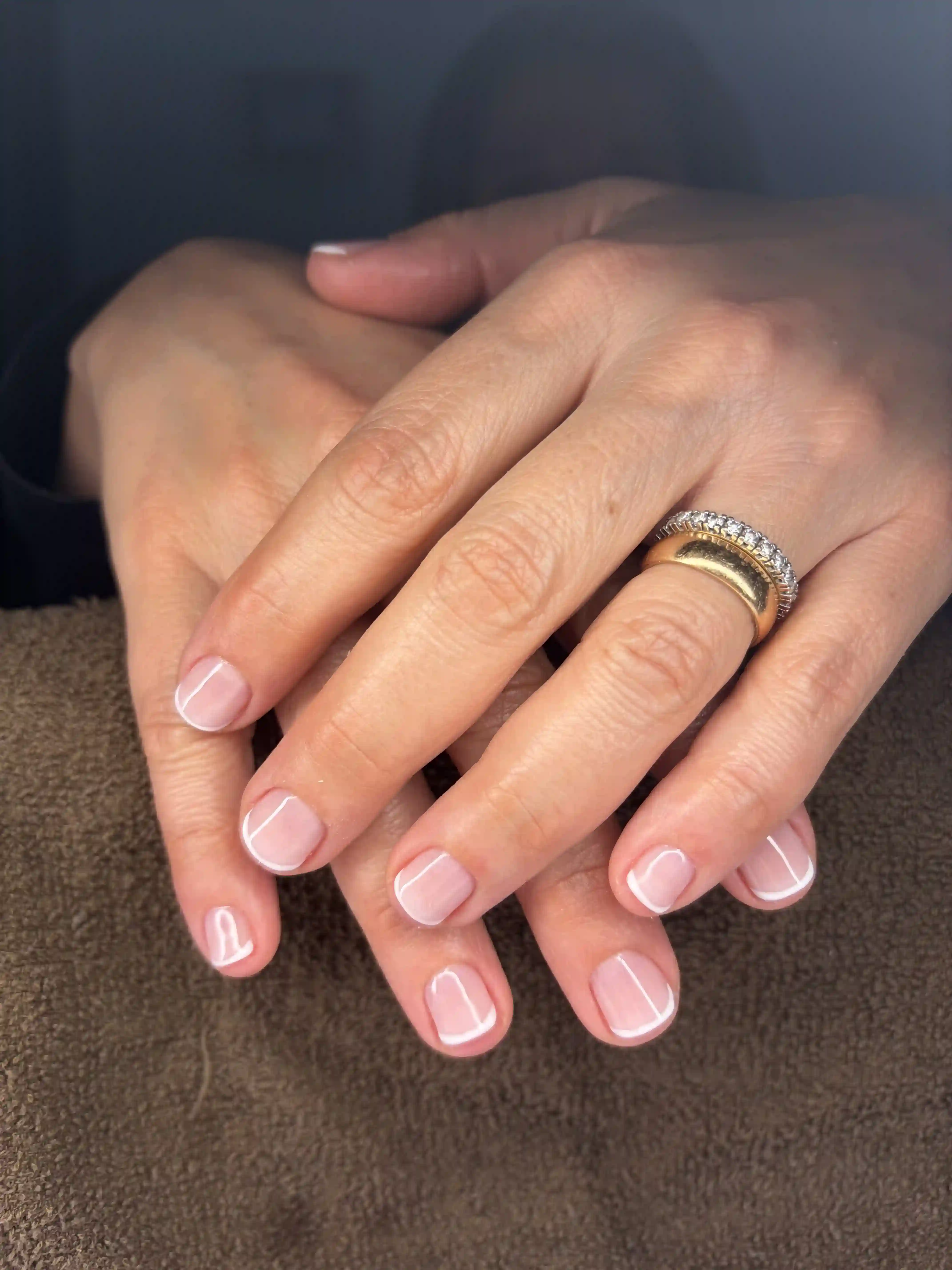 Smalto semipermanente eseguita nel centro estetico Enrica Beauty Lab a Firenze